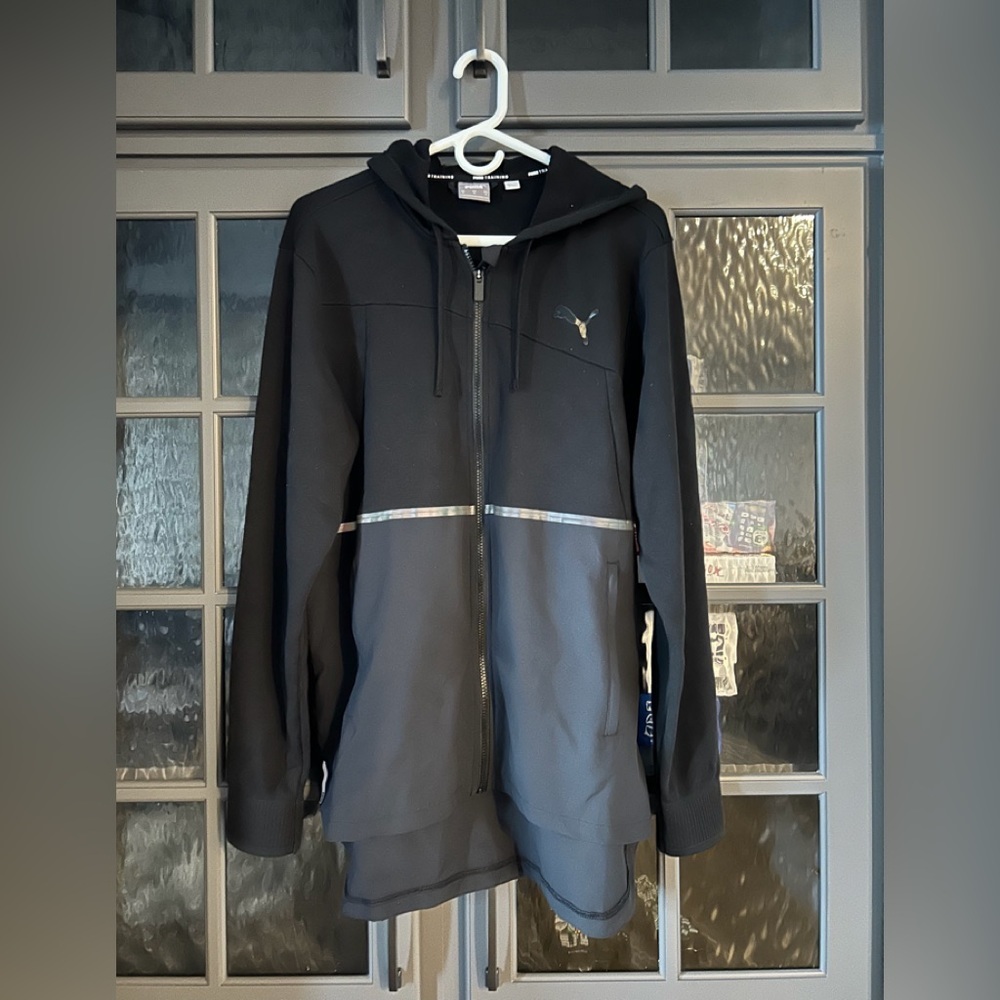 Men’s Puma Black/ Gray Training Jacket in Size M